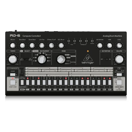 Caja de ritmos analógica Behringer RD6BB negra con secuenciador de 16 pasos